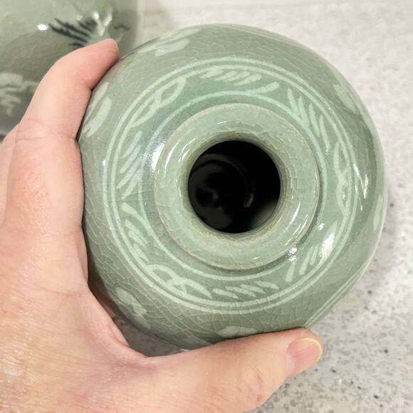 Two green celadon bud vases Asian cranes clouds & flowers hallmarked vintage - Picture 11 of 12